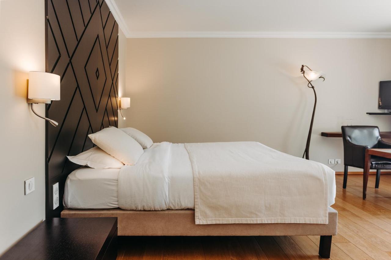 Hotel Les Freres Ibarboure Bidart Bagian luar foto