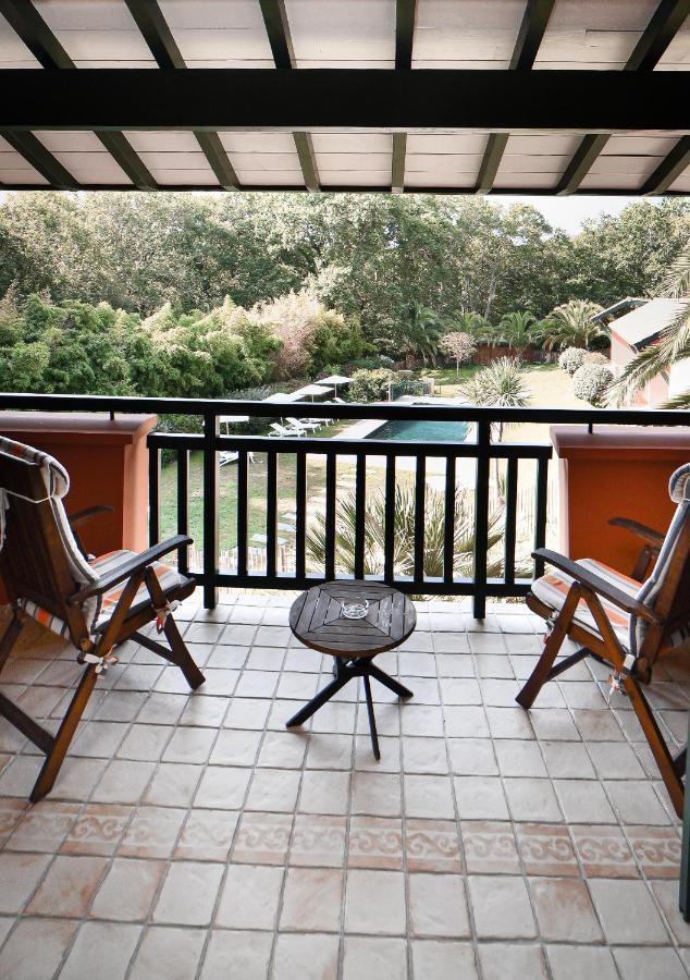 Hotel Les Freres Ibarboure Bidart Bagian luar foto
