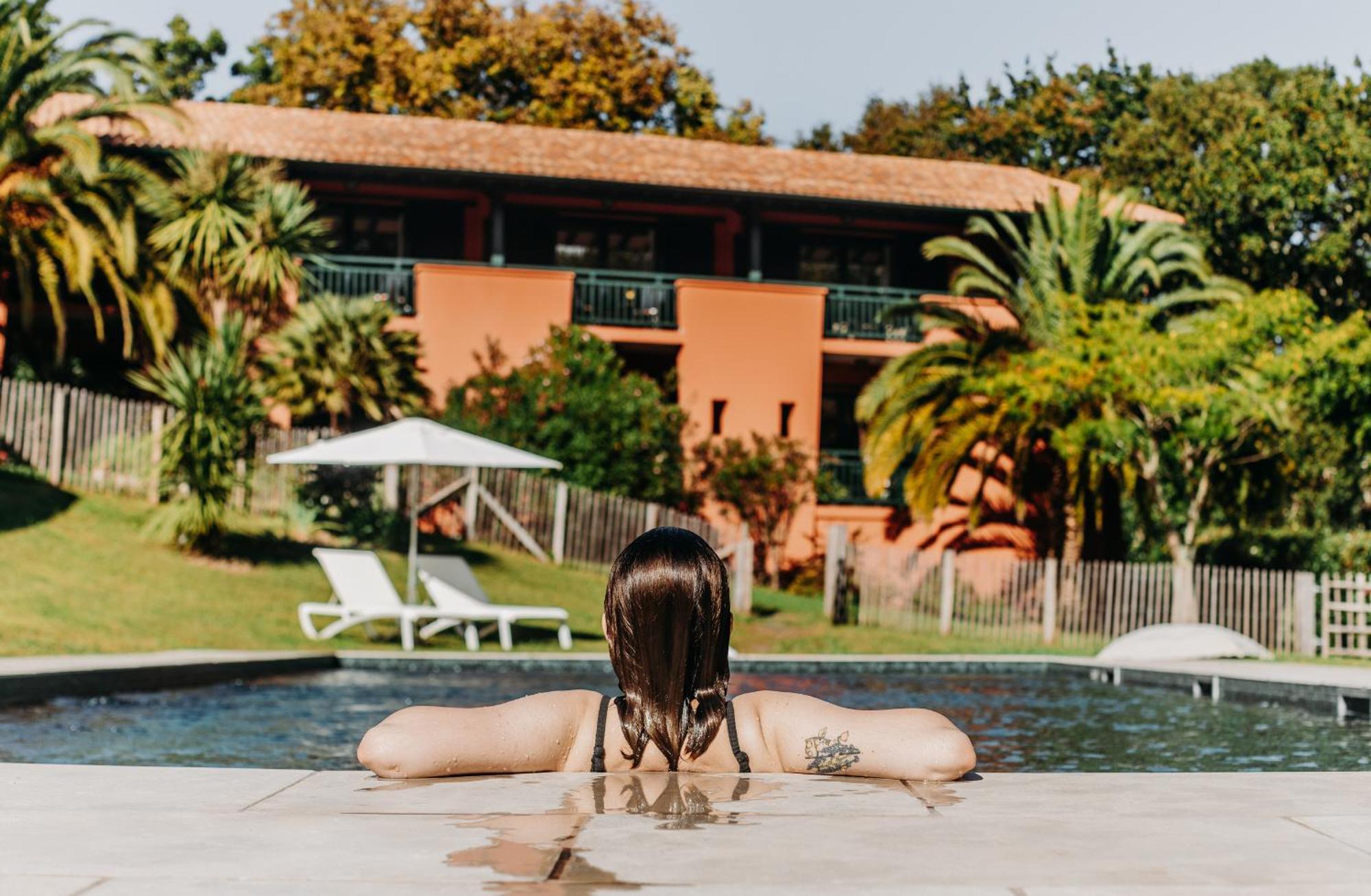 Hotel Les Freres Ibarboure Bidart Bagian luar foto