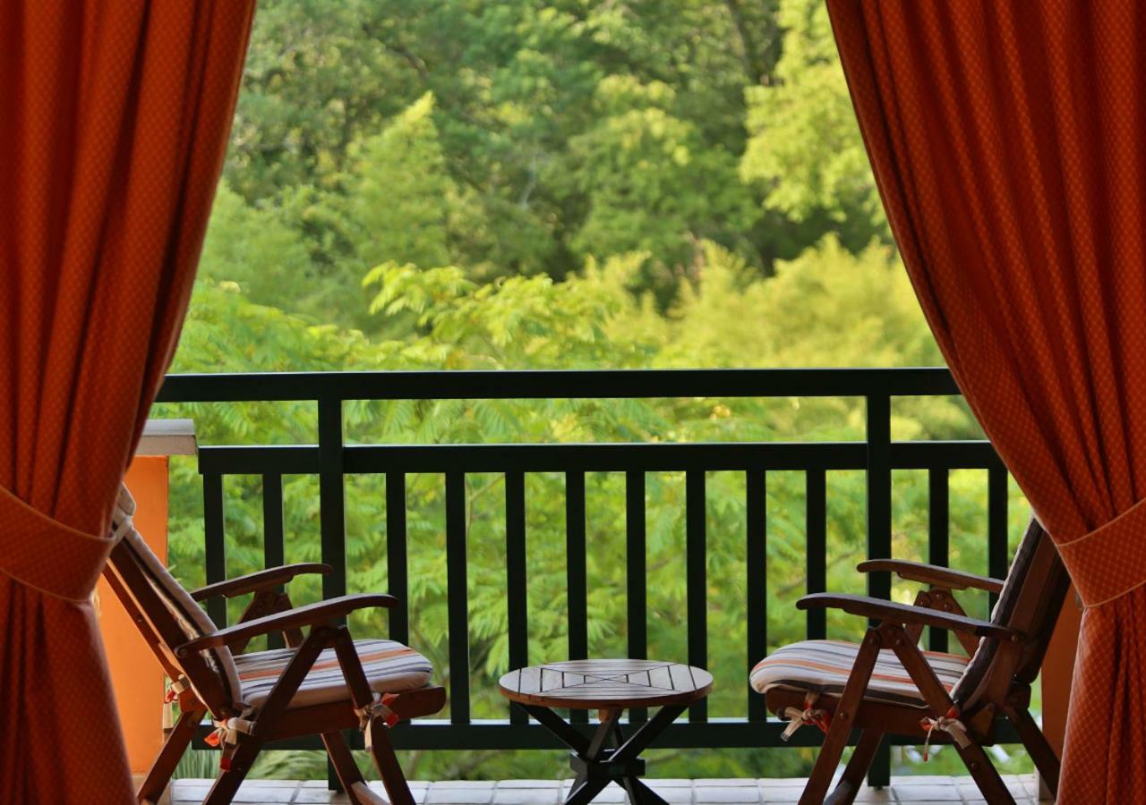 Hotel Les Freres Ibarboure Bidart Bagian luar foto