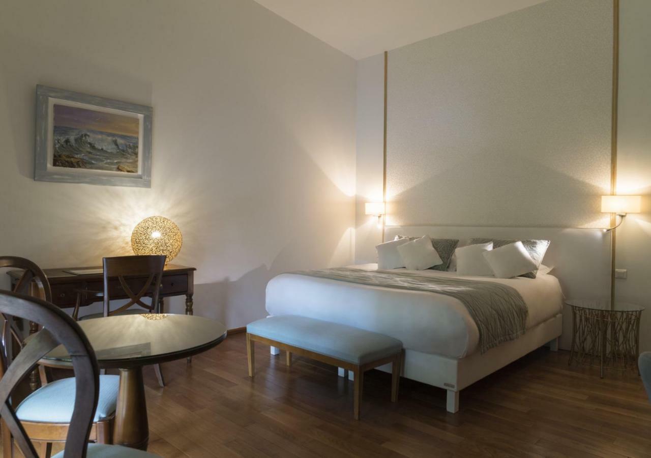Hotel Les Freres Ibarboure Bidart Bagian luar foto